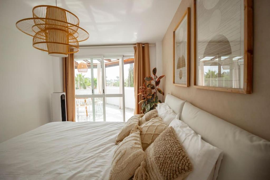Bright Nordic Style Penthouse In Beachside *