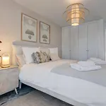 Bright Nordic Style Penthouse In Beachside Resort